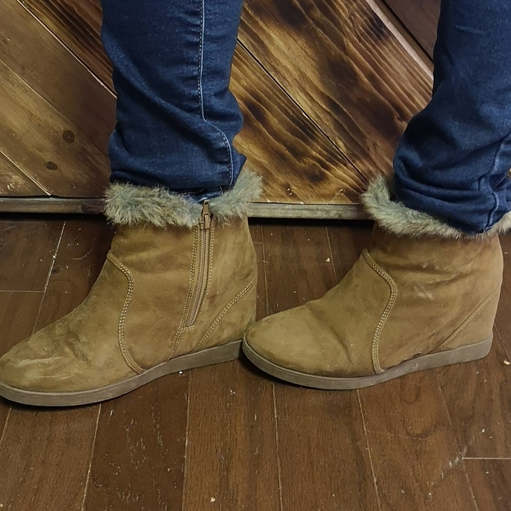 Fuzzy booty wedges